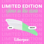 Limited Edition Liberpee Glow in the Dark Plastuit - Incl. opbergzakje